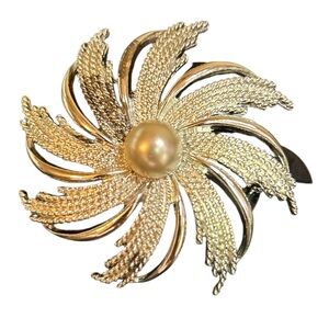 Vintage SARAH COVENTRY Signed Faux Pearl‎ Silver Tone Flower Brooch Estate Pin